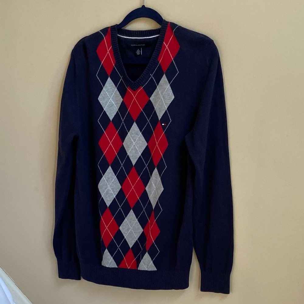 Tommy Hilfiger V - neck sweater. EUC . Size M.